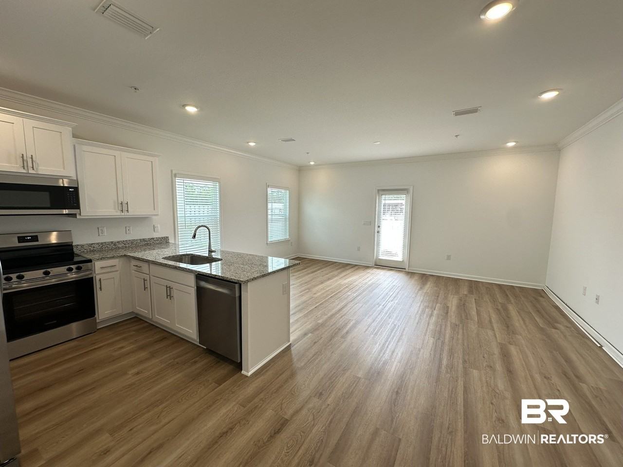 4450 Lost Bay Dr - Photo 2 of 13
