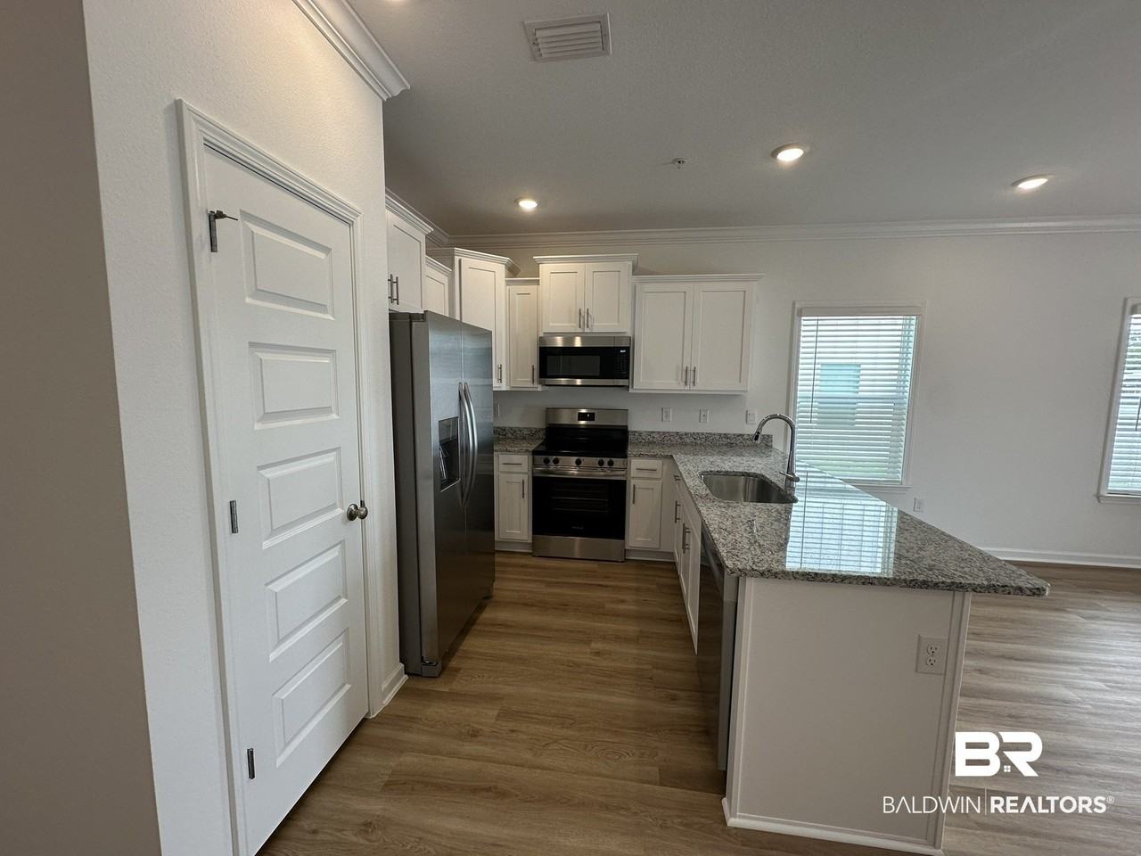 4450 Lost Bay Dr - Photo 4 of 13