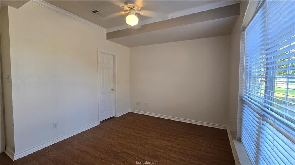 913 Crepe Myrtle St - Photo 3 of 13