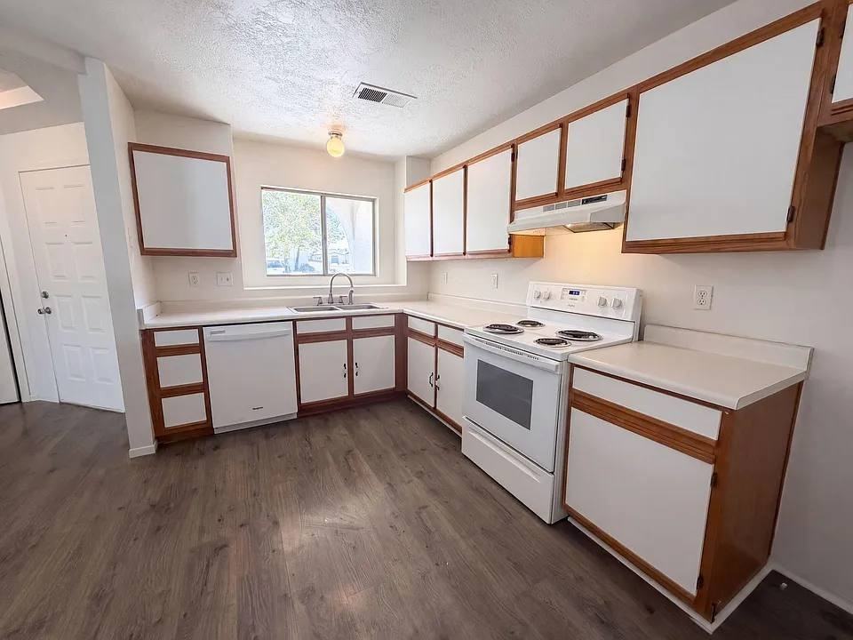 1611 Perma Drive Northeast - Photo 2 of 14