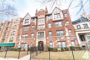 featured image of 656 W Wrightwood Ave