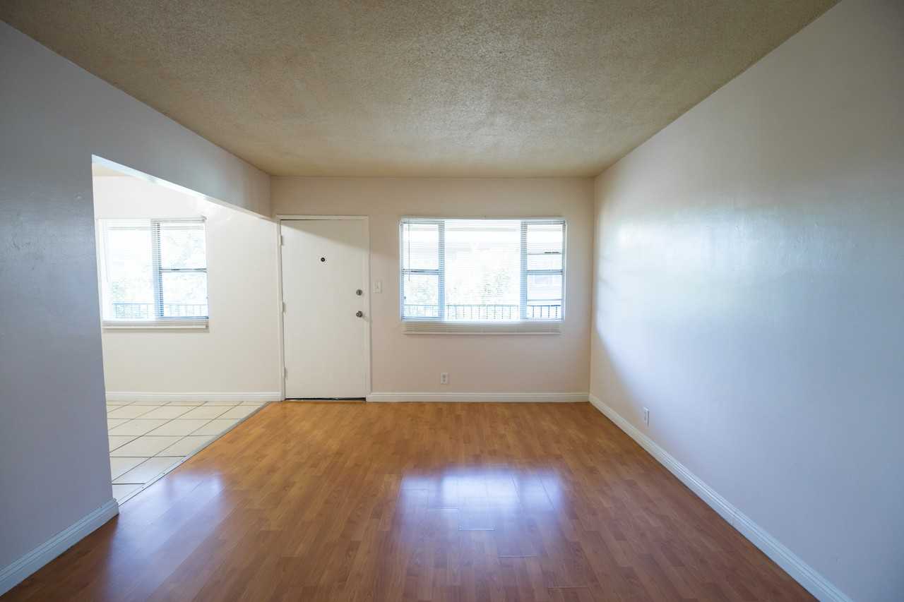1020 East 12th Street #6 - Photo 3 of 9