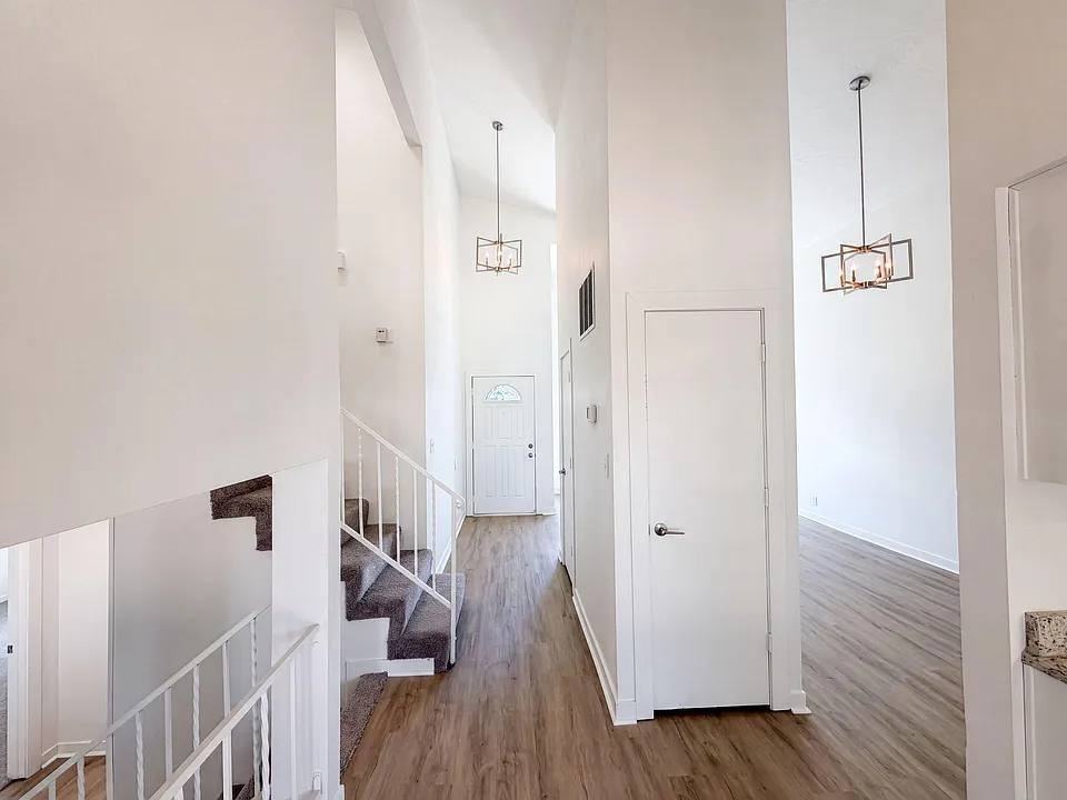 7306 Marilyn Avenue Northeast - Photo 3 of 18