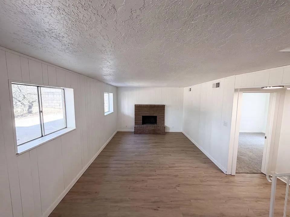 7306 Marilyn Avenue Northeast - Photo 4 of 18