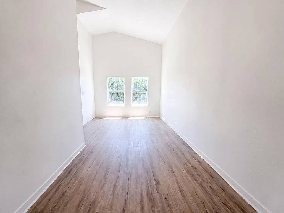 7306 Marilyn Avenue Northeast - Photo 6 of 18