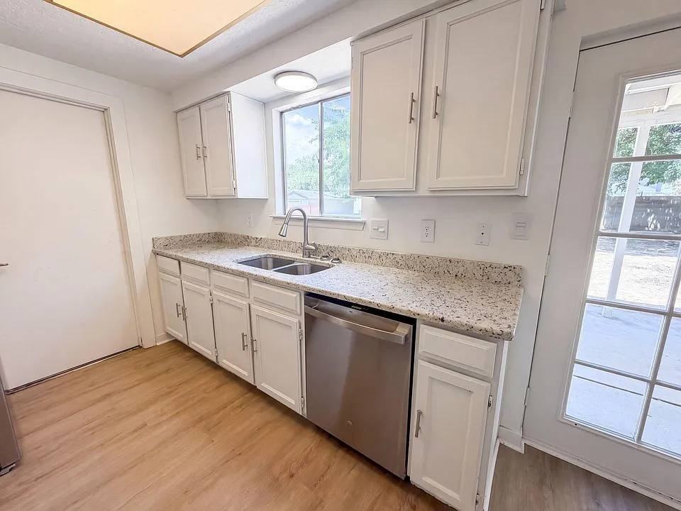 7306 Marilyn Avenue Northeast - Photo 7 of 18