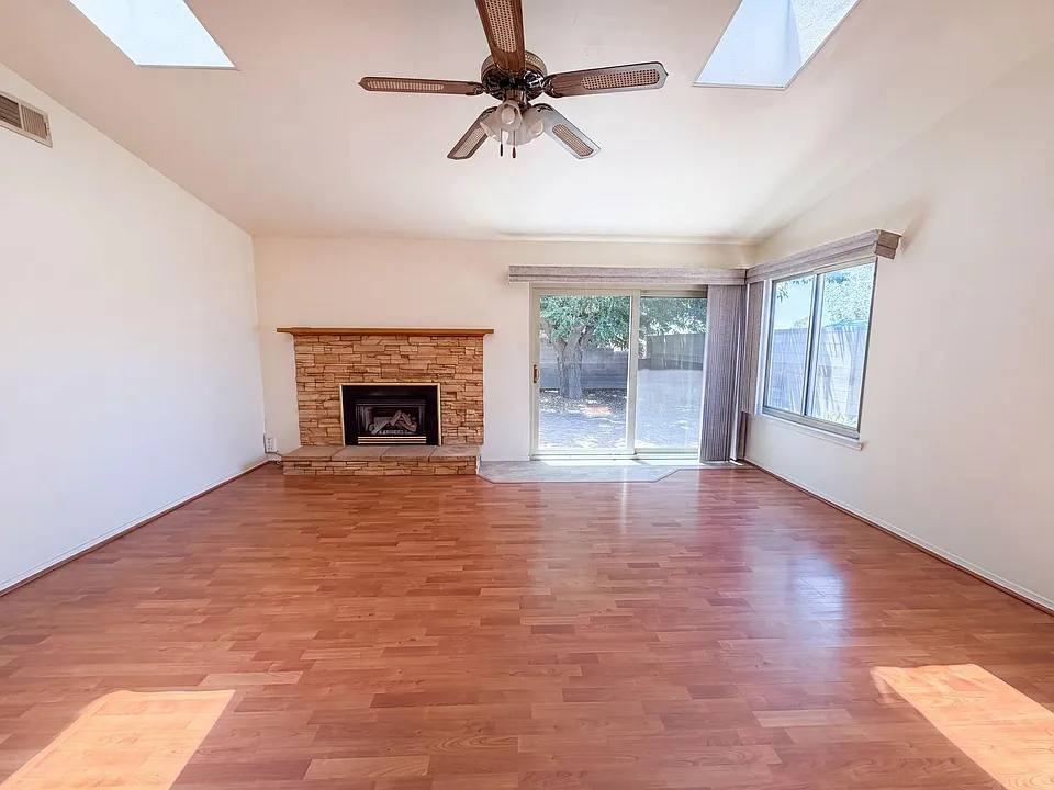 6907 Welton Drive Northeast - Photo 3 of 16