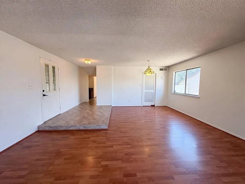 6907 Welton Drive Northeast - Photo 4 of 16