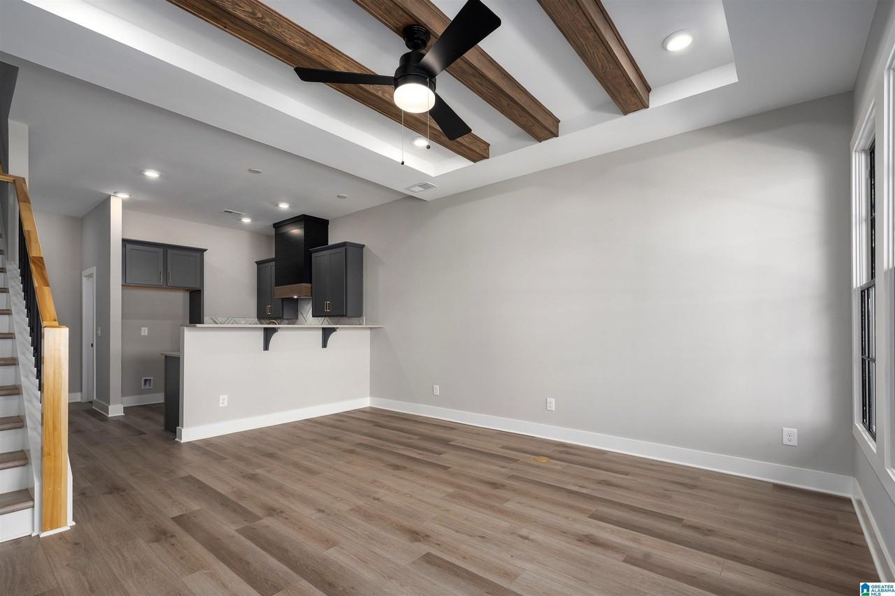 1105 Windsor Sq - Photo 6 of 23