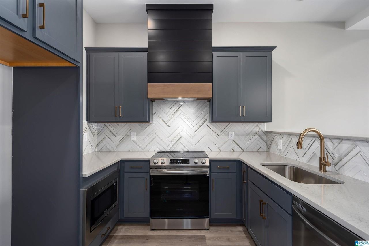 1105 Windsor Sq - Photo 7 of 23
