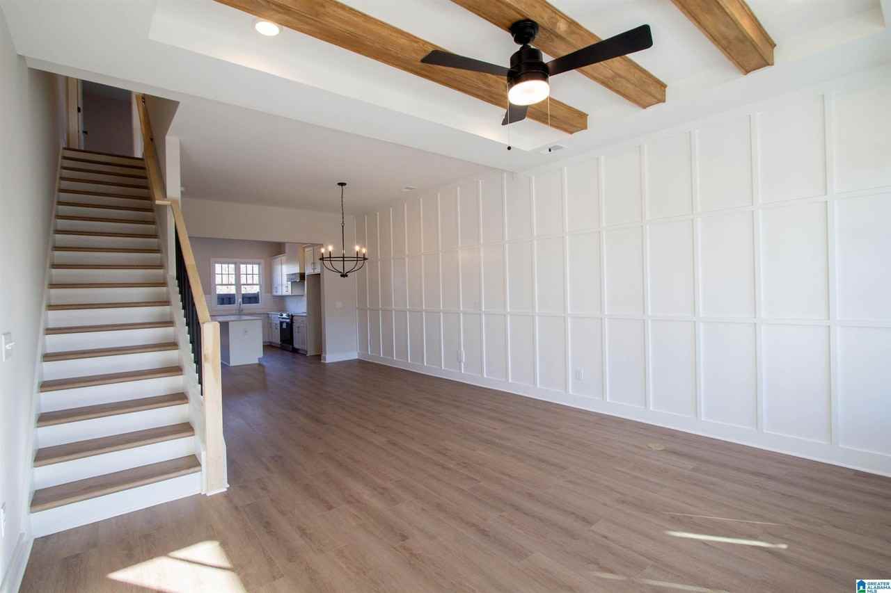 1190 Windsor Sq - Photo 4 of 17