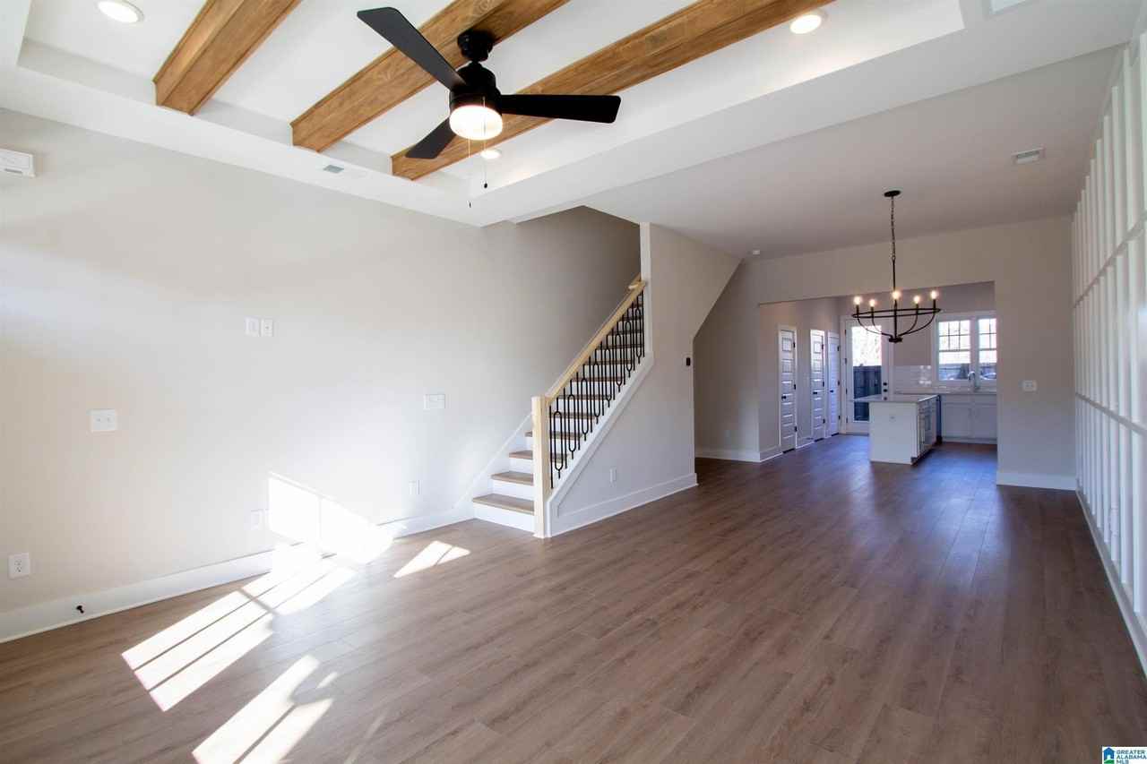 1190 Windsor Sq - Photo 5 of 17