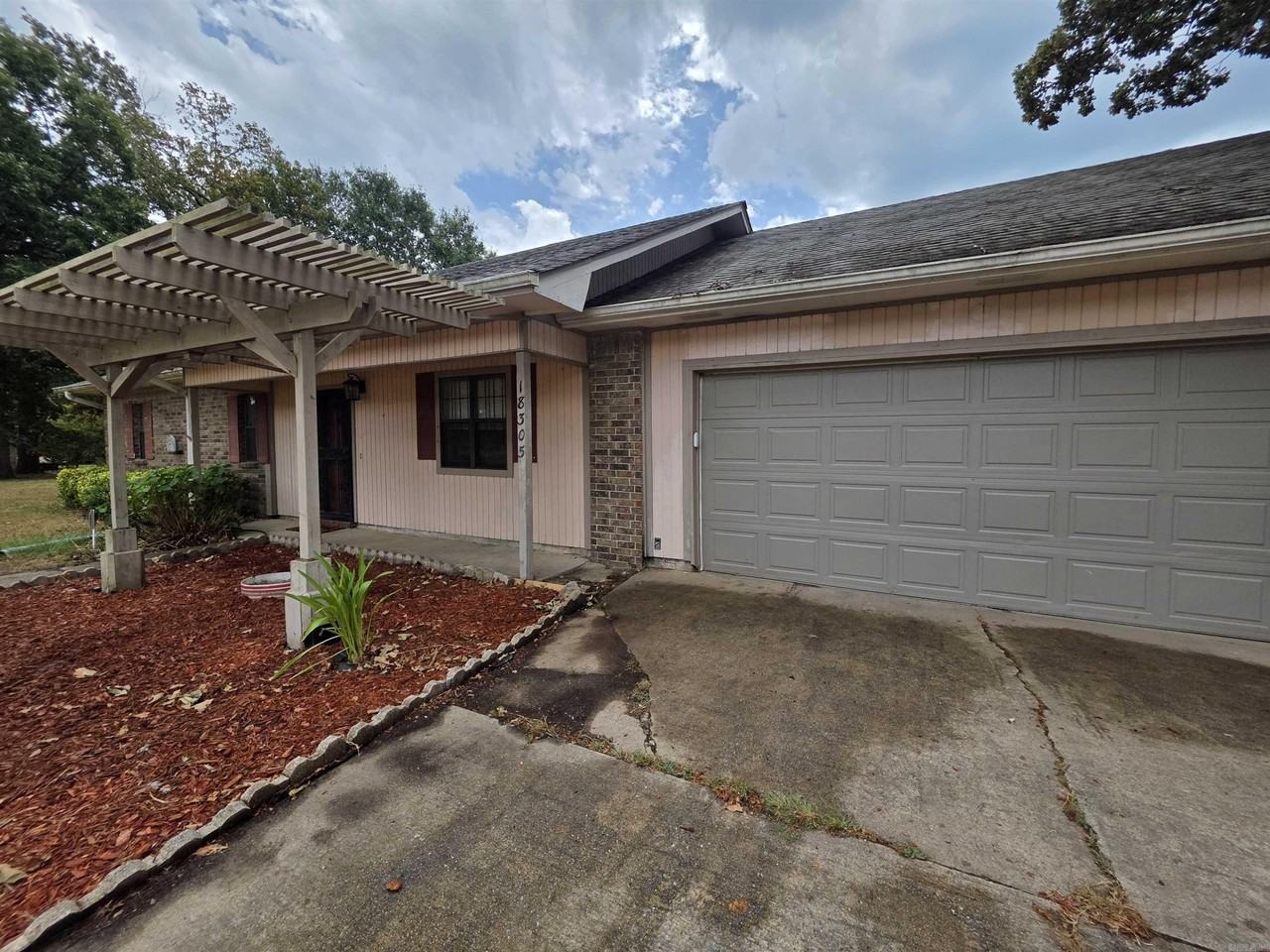 18305 Mac Arthur Dr - Photo 2 of 24