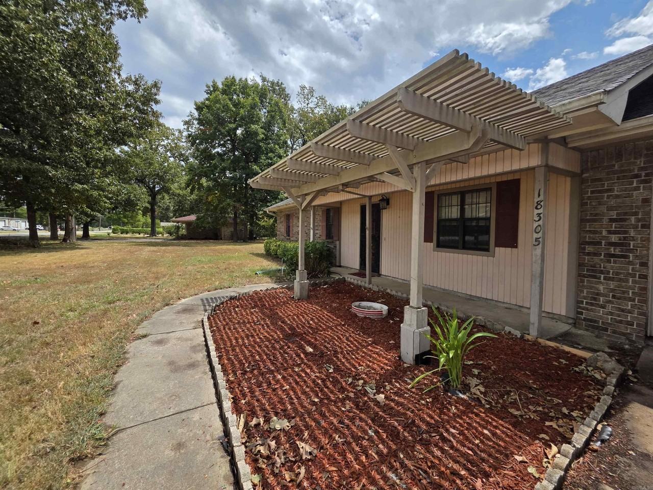 18305 Mac Arthur Dr - Photo 3 of 24