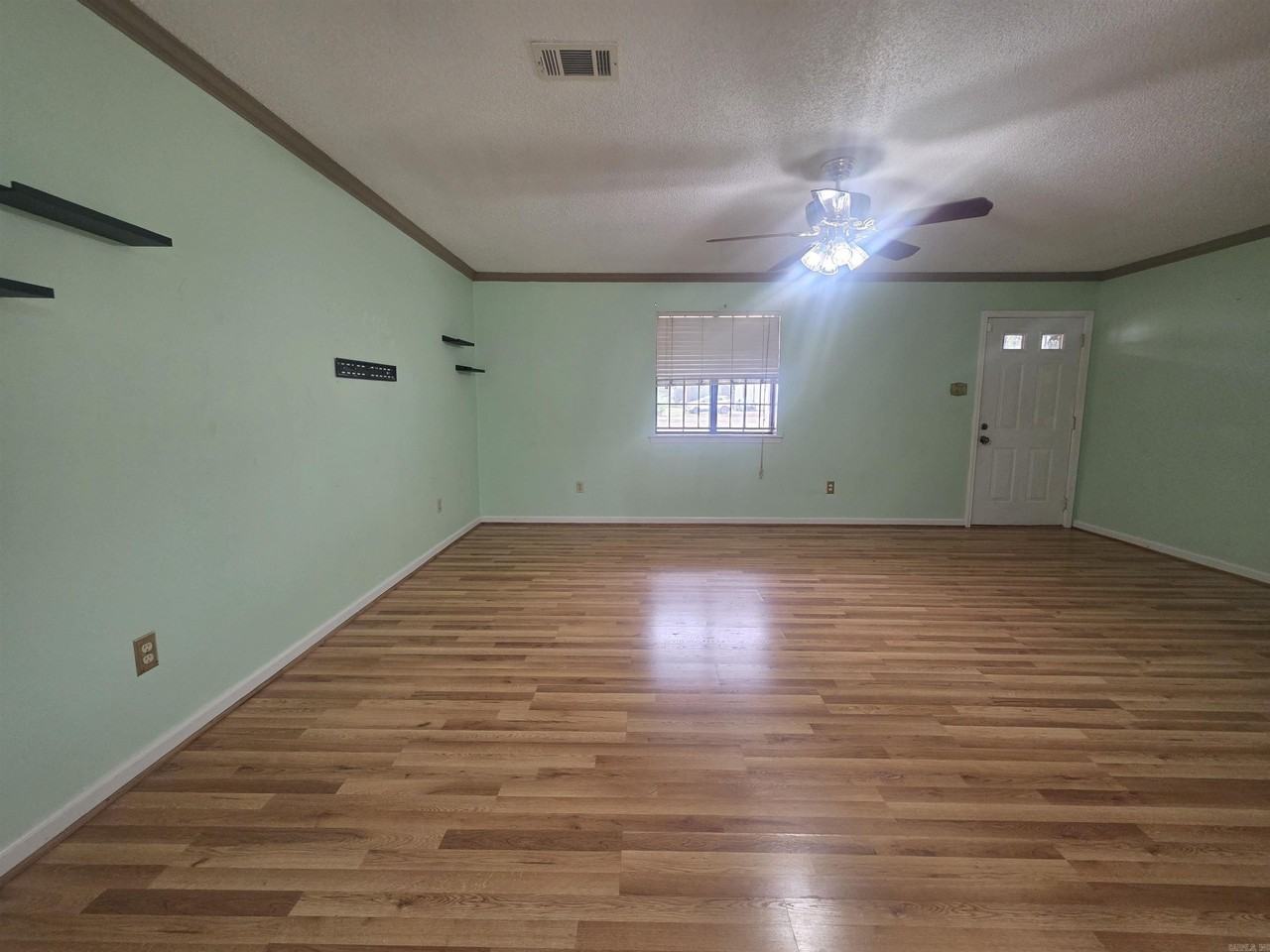 18305 Mac Arthur Dr - Photo 4 of 24