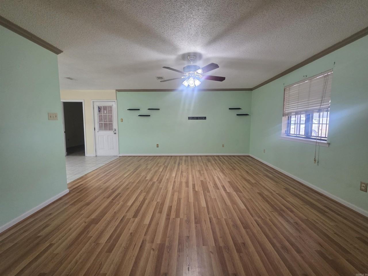 18305 Mac Arthur Dr - Photo 5 of 24