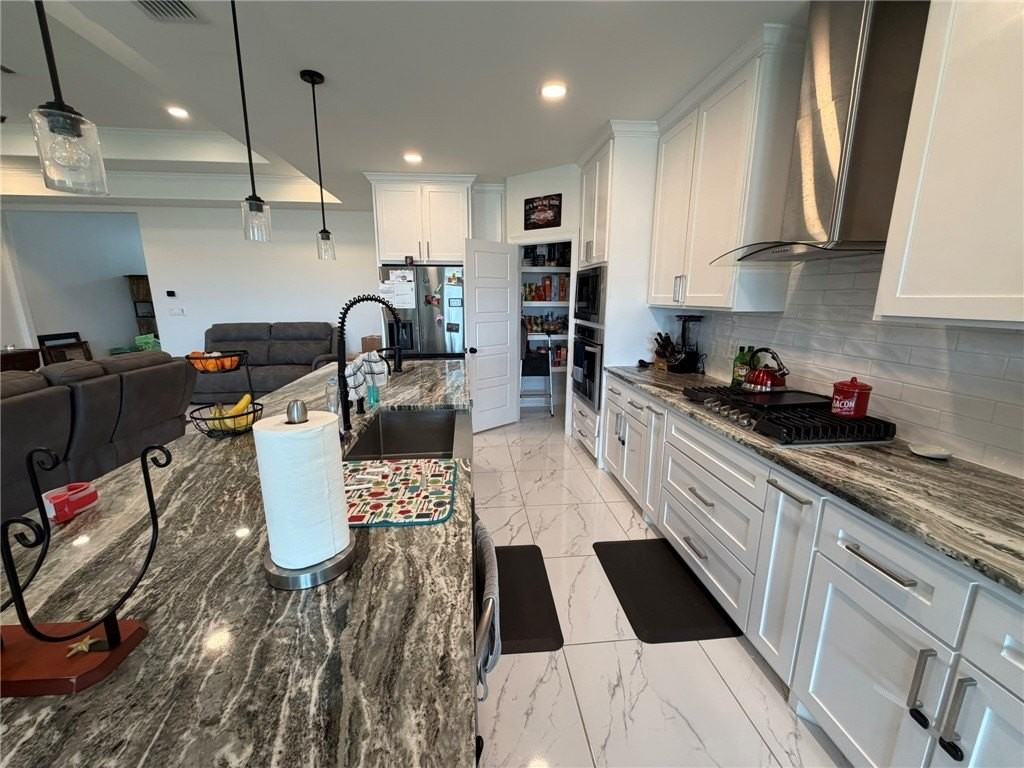 7830 Leylah Dr - Photo 4 of 26