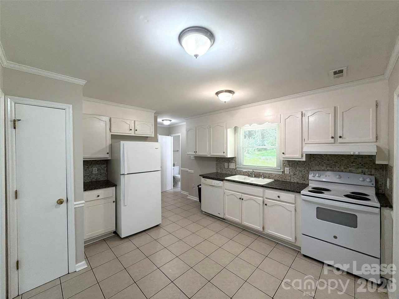 7409 Lockmont Dr - Photo 5 of 17