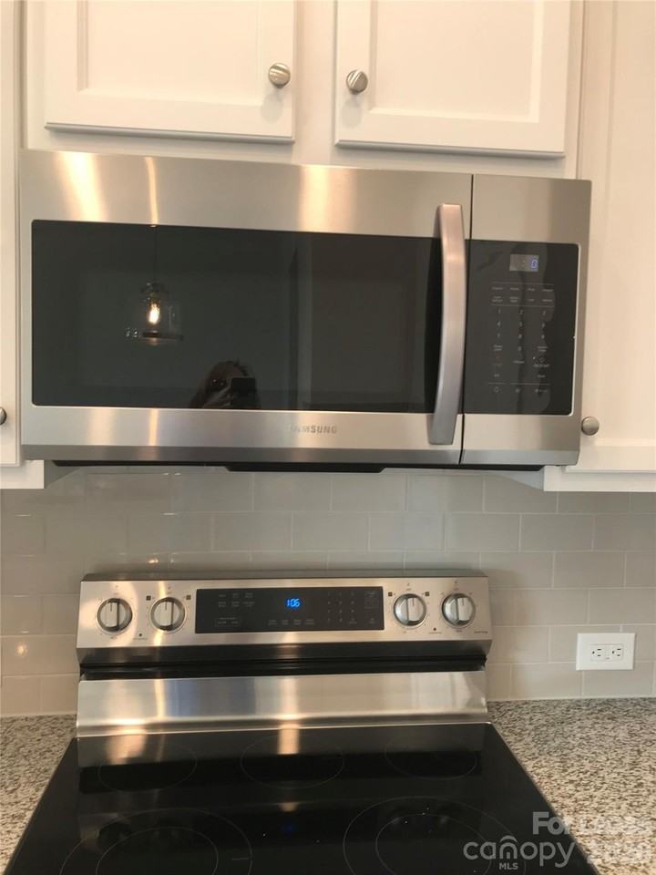 8113 Sheffield Dr - Photo 2 of 9