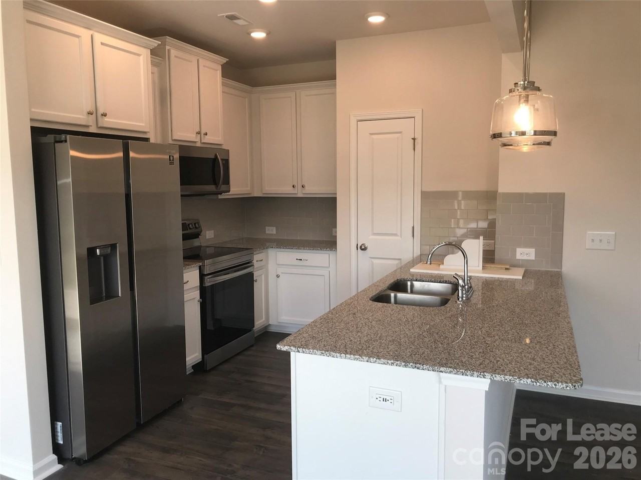 8113 Sheffield Dr - Photo 3 of 9