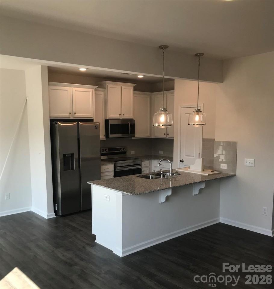 8113 Sheffield Dr - Photo 4 of 9