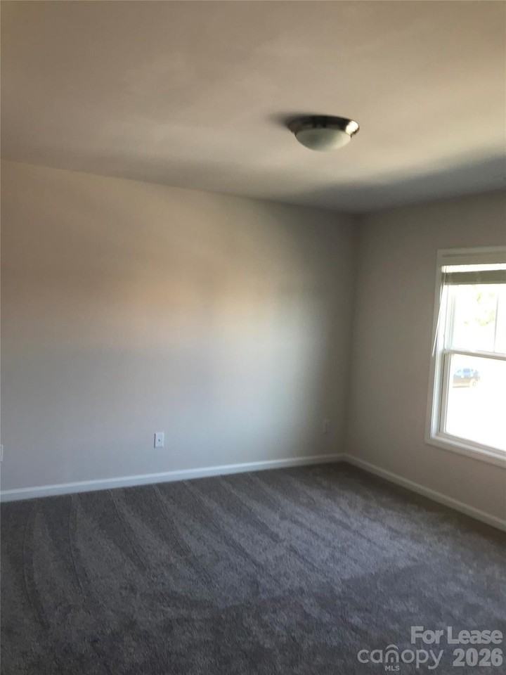 8113 Sheffield Dr - Photo 6 of 9