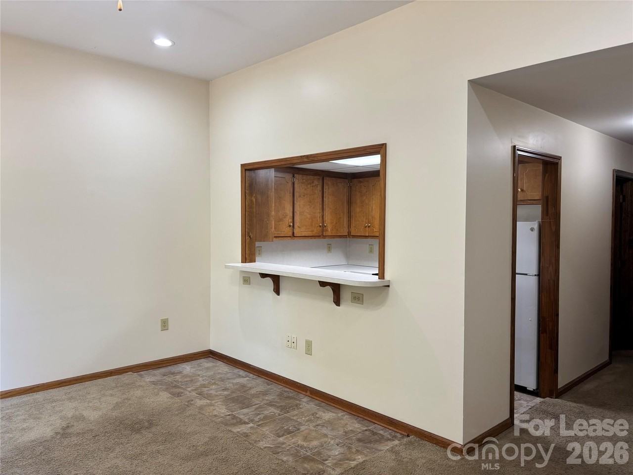 163 Hillcrest Dr - Photo 2 of 12