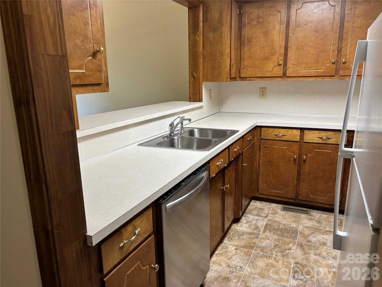 163 Hillcrest Dr - Photo 3 of 12