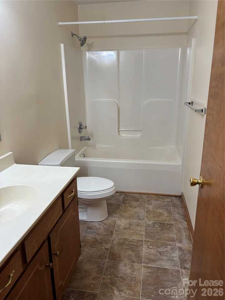 163 Hillcrest Dr - Photo 6 of 12