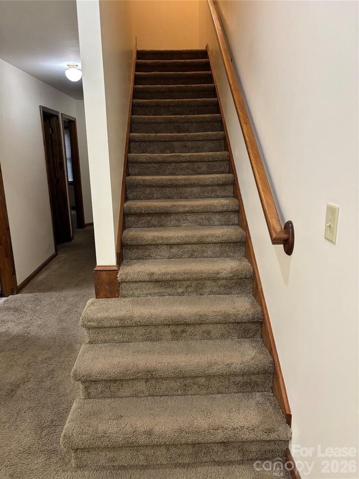 163 Hillcrest Dr - Photo 7 of 12