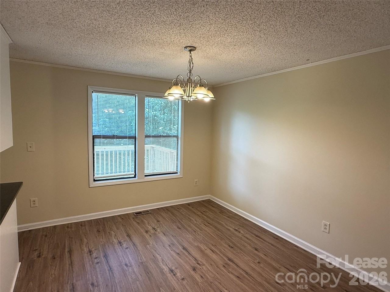 2220 Laburnum Ave - Photo 3 of 15