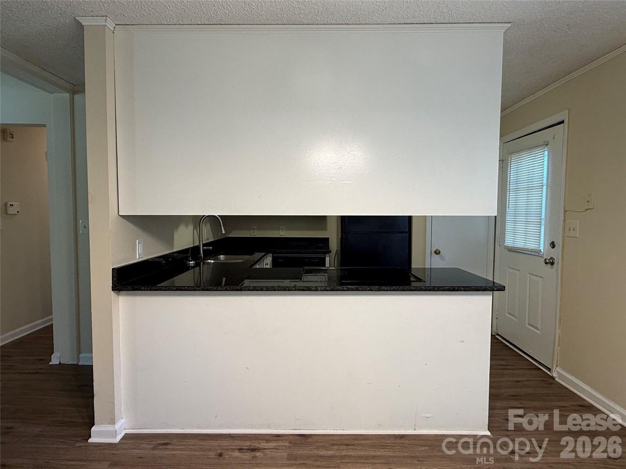 2220 Laburnum Ave - Photo 4 of 15
