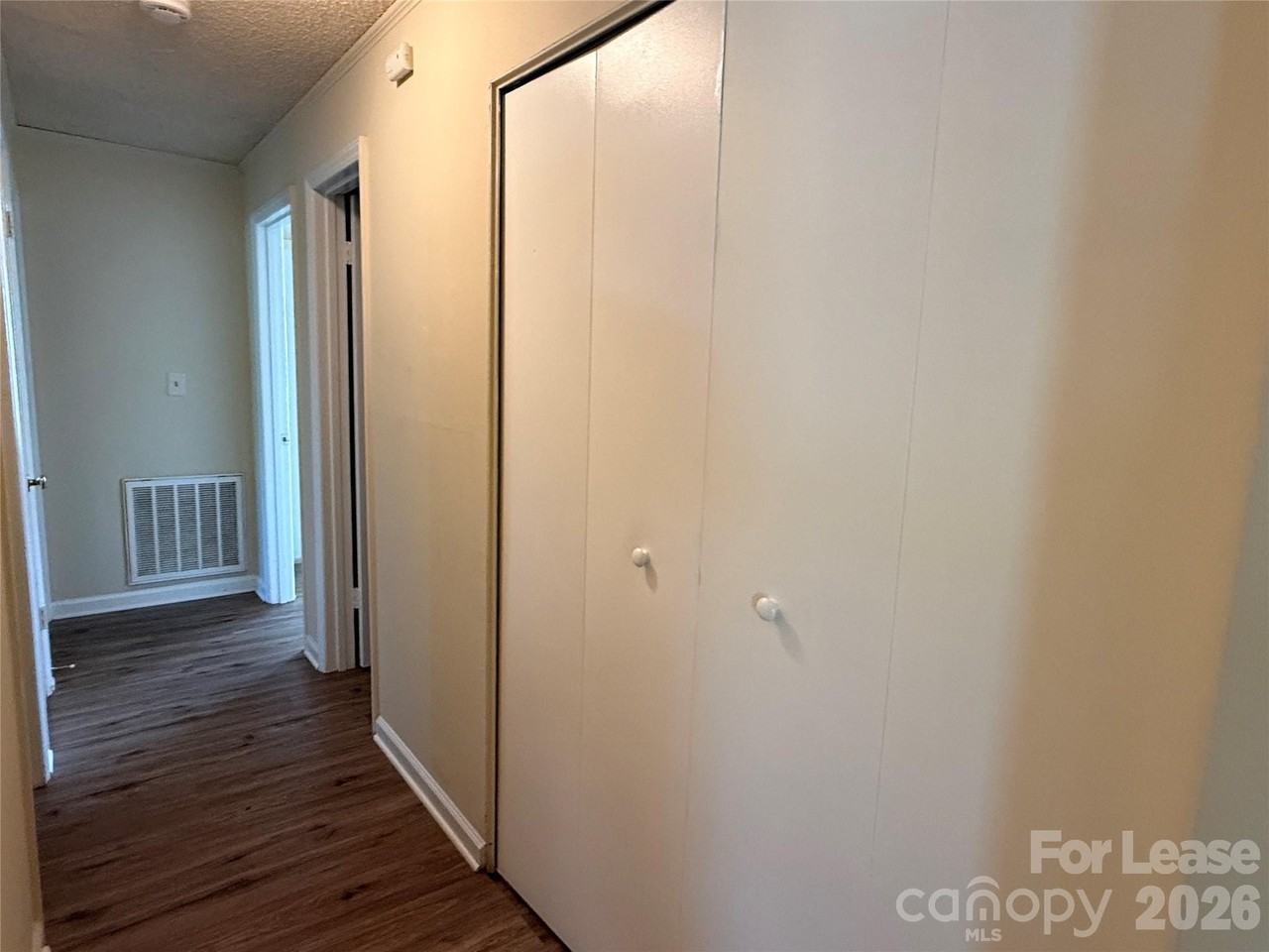 2220 Laburnum Ave - Photo 6 of 15