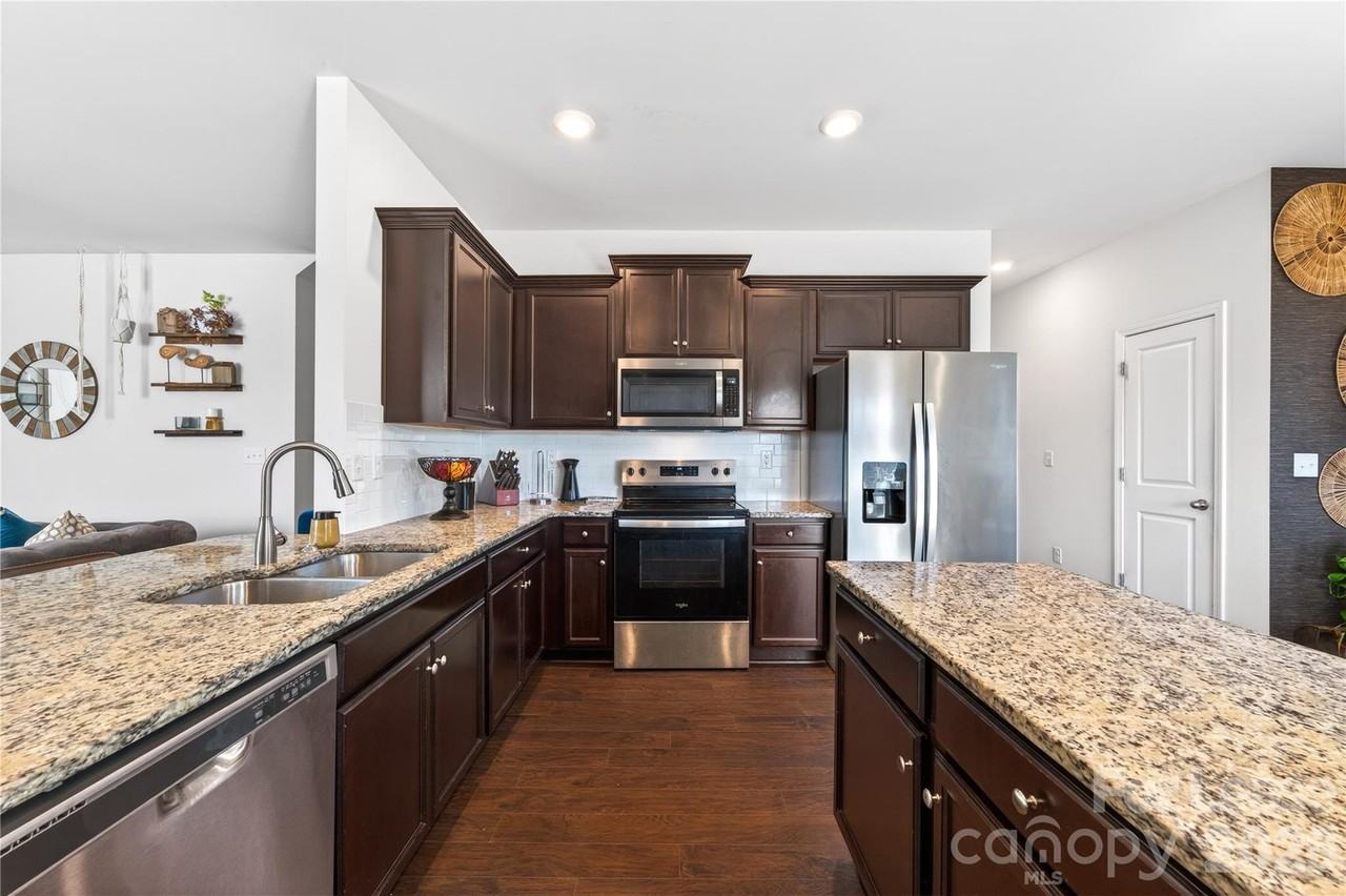 10008 Brawley Ln - Photo 4 of 23