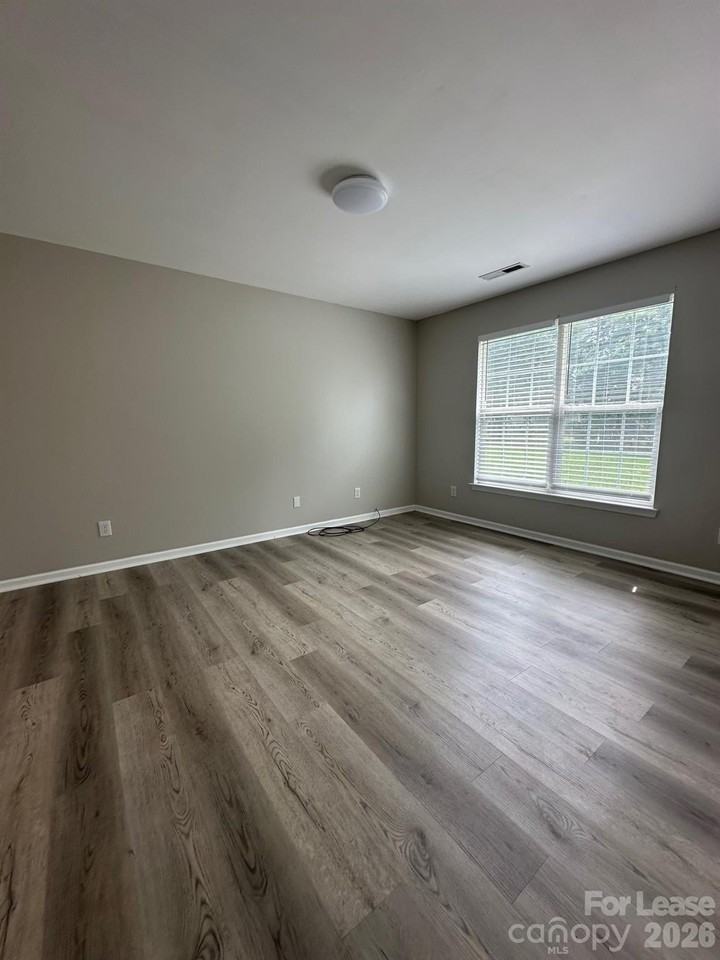14108 Riding Hill Ave - Photo 6 of 12
