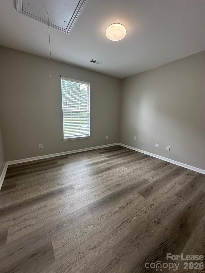 14108 Riding Hill Ave - Photo 7 of 12