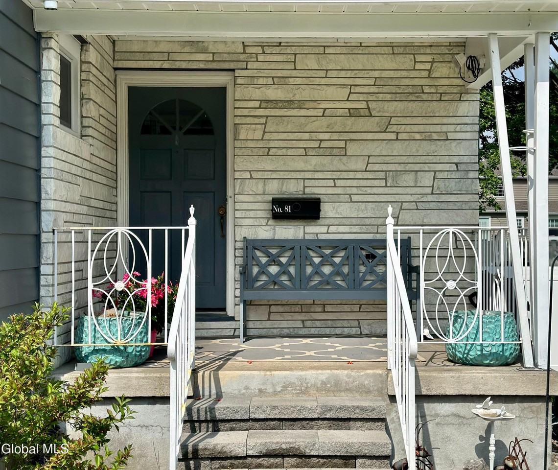 81 Monroe St - Photo 2 of 13