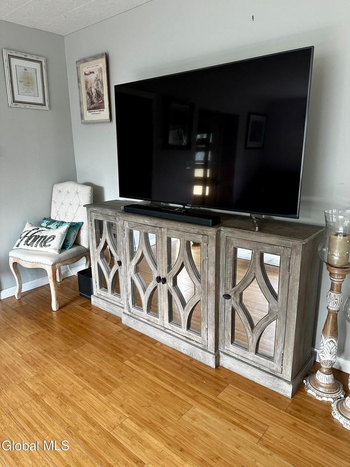 81 Monroe St - Photo 4 of 13