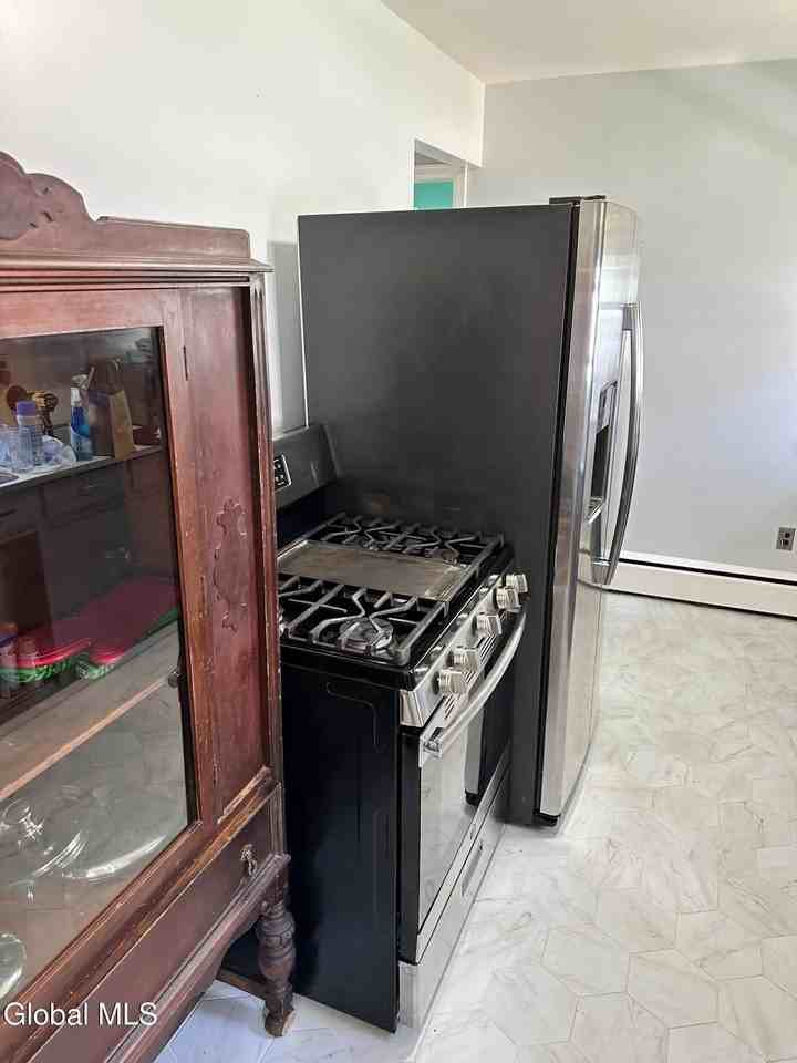 81 Monroe St - Photo 5 of 13