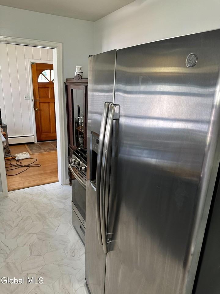 81 Monroe St - Photo 6 of 13
