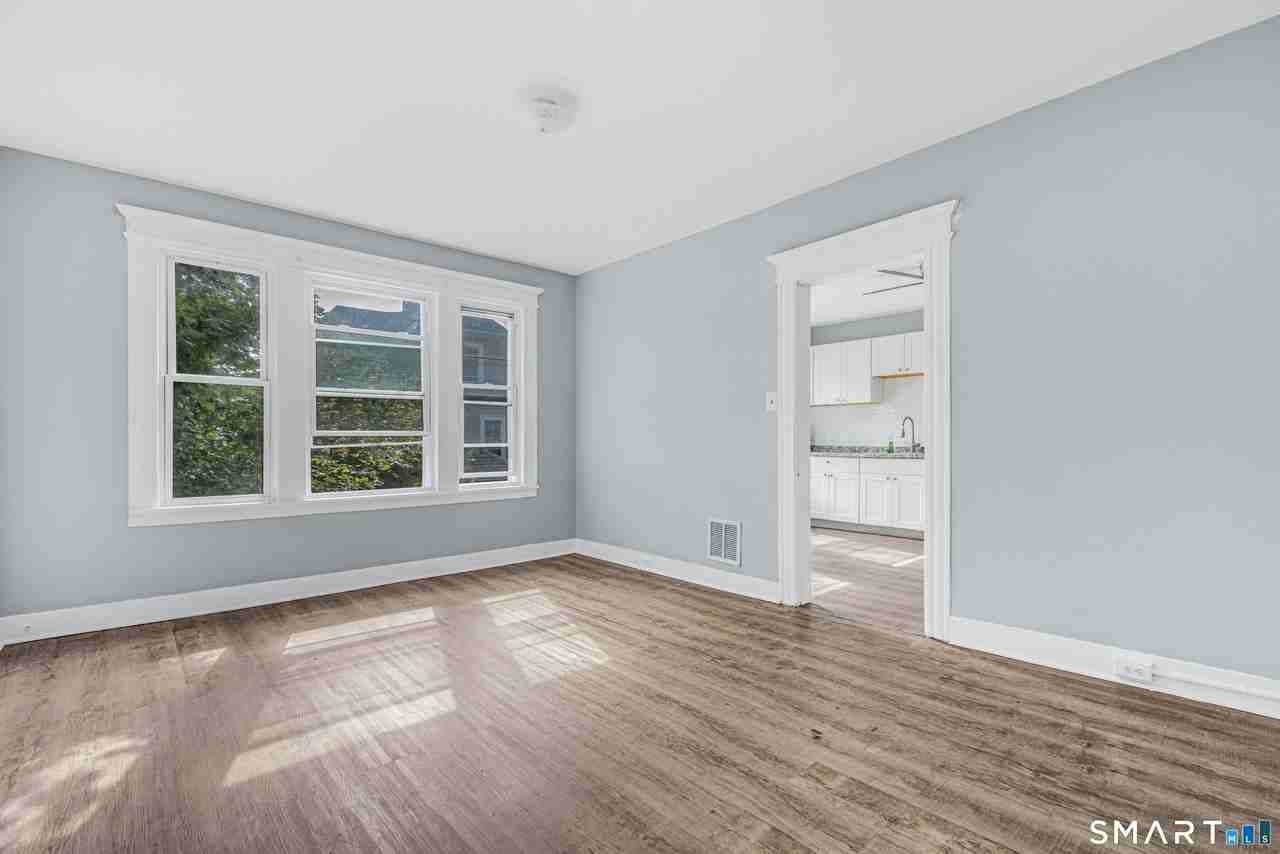 350 Spring St - Photo 2 of 20