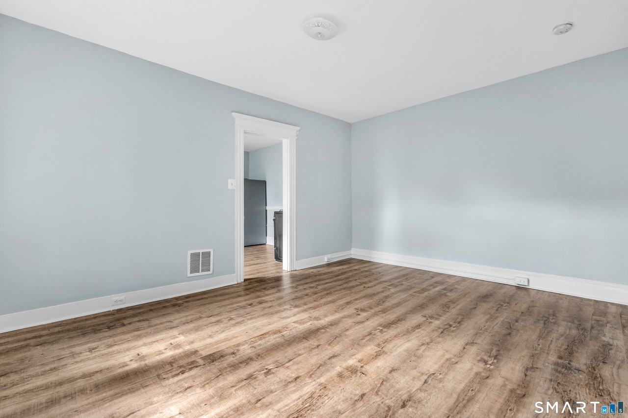 350 Spring St - Photo 5 of 20