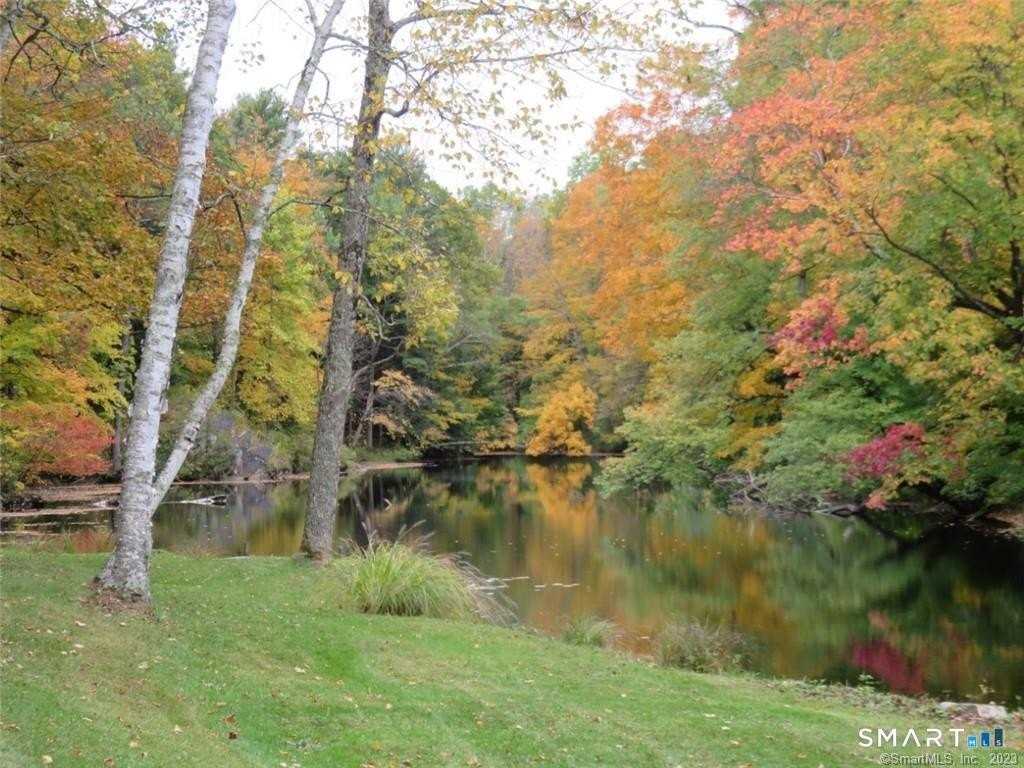 261 Taconic Rd - Photo 3 of 20