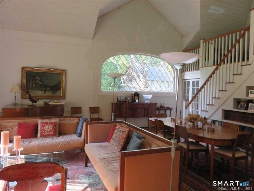 261 Taconic Rd - Photo 4 of 20