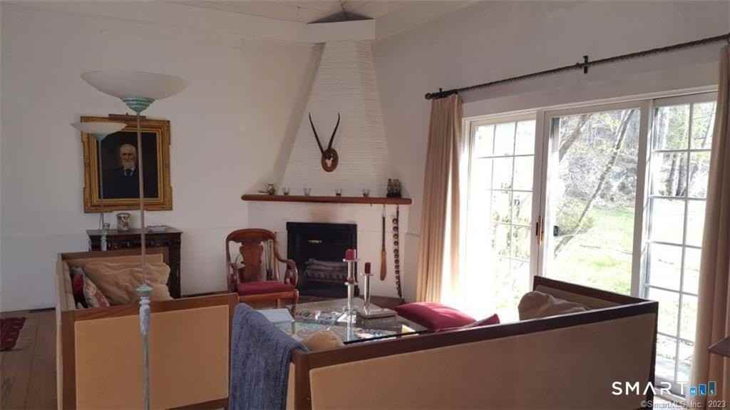 261 Taconic Rd - Photo 5 of 20