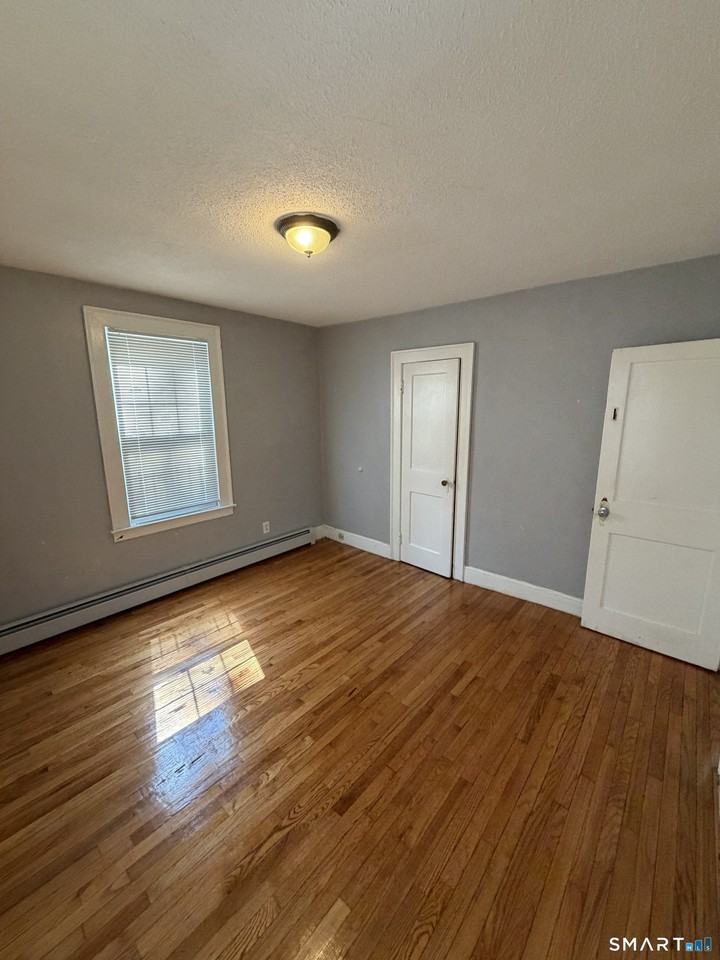 257 Sheffield Ave - Photo 2 of 8