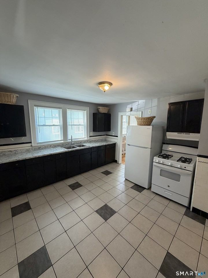 257 Sheffield Ave - Photo 3 of 8