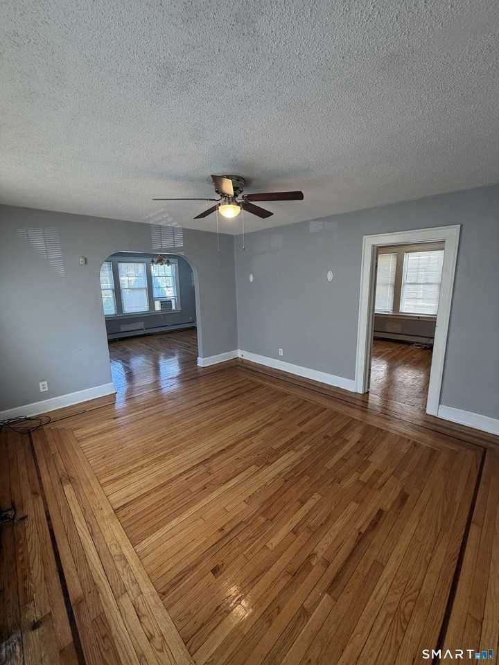 257 Sheffield Ave - Photo 4 of 8