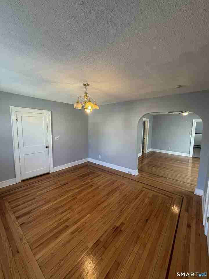 257 Sheffield Ave - Photo 6 of 8