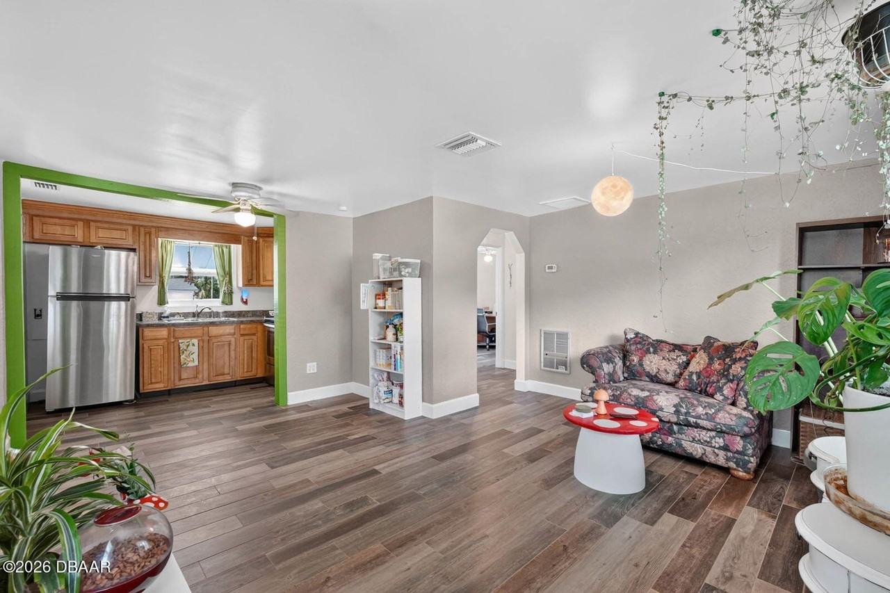 277 Debary Dr - Photo 3 of 35